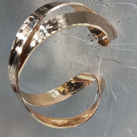 Different pieces of jelwery - Picture 6 of 6